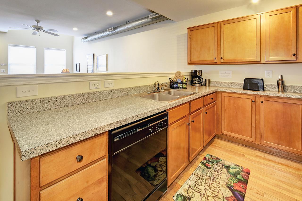 לואיוויל Restaurant Row Townhouse 2 King Bedrooms מראה חיצוני תמונה