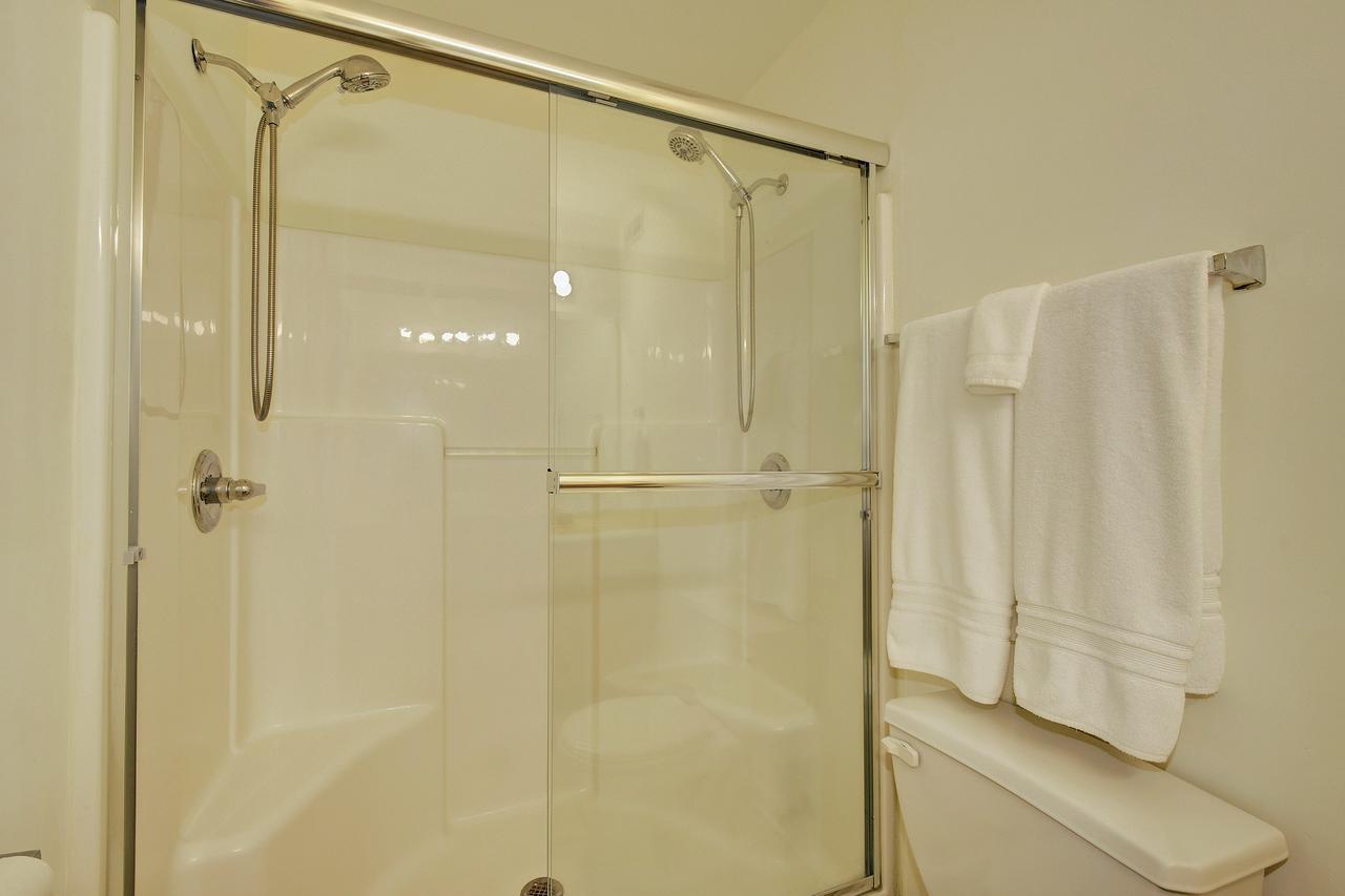 לואיוויל Restaurant Row Townhouse 2 King Bedrooms מראה חיצוני תמונה